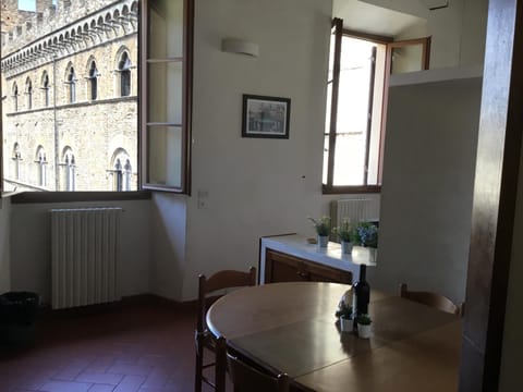 Kitchen or kitchenette, Living room, Seating area, Dining area, City view, Landmark view