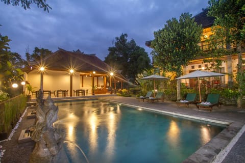 Swimming pool, Swimming pool