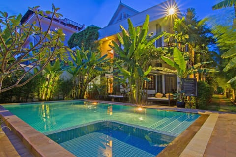 Property building, Bird's eye view, Swimming pool, Swimming pool