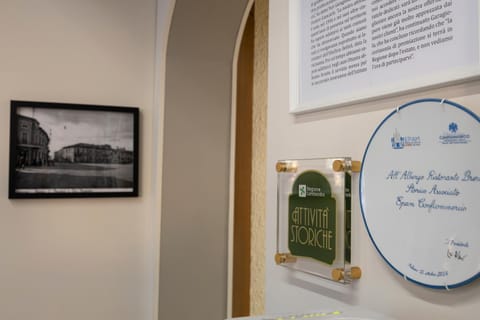 Property logo or sign, Lounge or bar, Certificate/Award