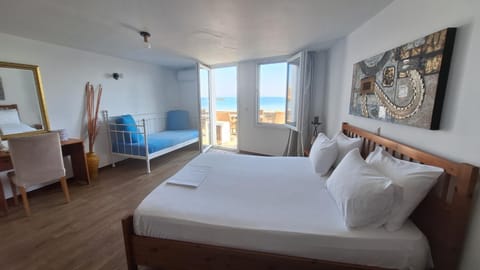 Albatross Seafront House Apartment in Naxos