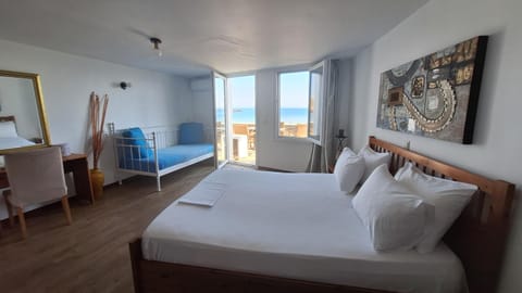 Albatross Seafront House Apartment in Naxos