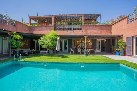 Property building, Garden, Garden view, Pool view, Swimming pool, sunbed