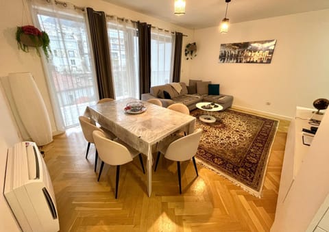 Living room, Photo of the whole room, Seating area, Dining area