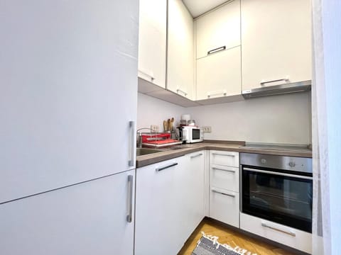 Kitchen or kitchenette, oven, stove