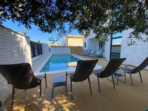 Property building, Swimming pool