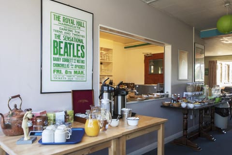 Coffee/tea facilities, Continental breakfast, Buffet breakfast, Drinks