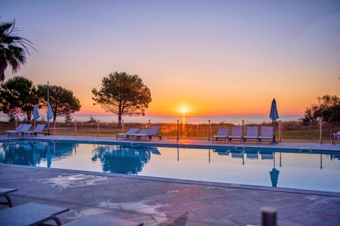 Swimming pool, Sunrise