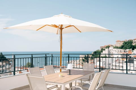 Patio, Natural landscape, View (from property/room), Balcony/Terrace, Seating area, Sea view