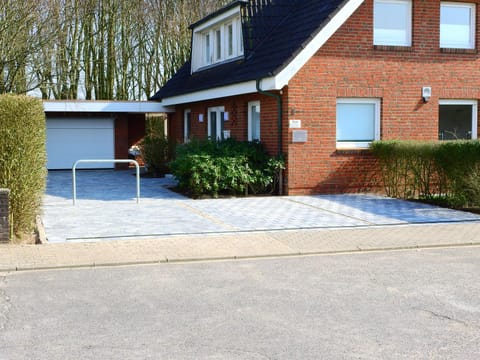 Property building, Facade/entrance, Street view, Parking