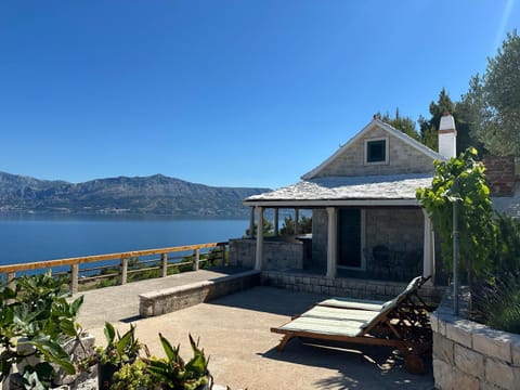 Property building, Patio, Spring, Day, Natural landscape, View (from property/room), Balcony/Terrace, Mountain view, Sea view