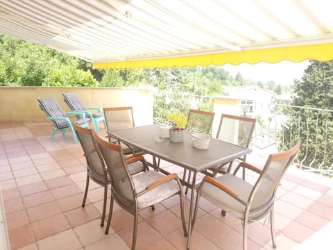 City view, Garden view, Landmark view, Mountain view, Pool view, Sea view, Street view, Quiet street view, Inner courtyard view