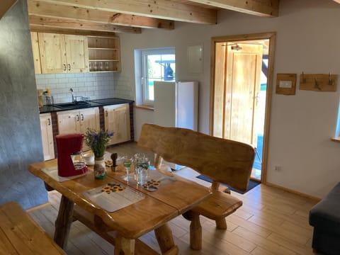 Living room, Food and drinks, Dining area