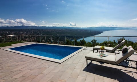 Pool view, Sea view