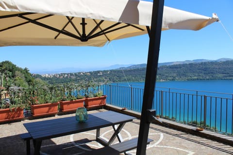 Balcony/Terrace, Lake view