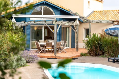 Garden, Garden view, Pool view, Swimming pool, sunbed