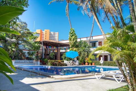 Property building, Garden, Garden view, Pool view, sunbed