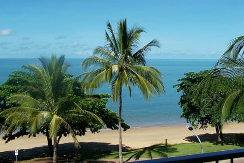 View (from property/room), Balcony/Terrace, Beach
