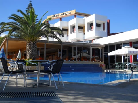 Patio, Restaurant/places to eat, Day, Summer, Balcony/Terrace, Balcony/Terrace, On site, Pool view, Pool view, Swimming pool
