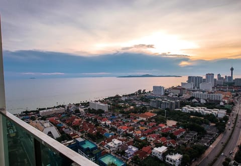 City view, Sea view