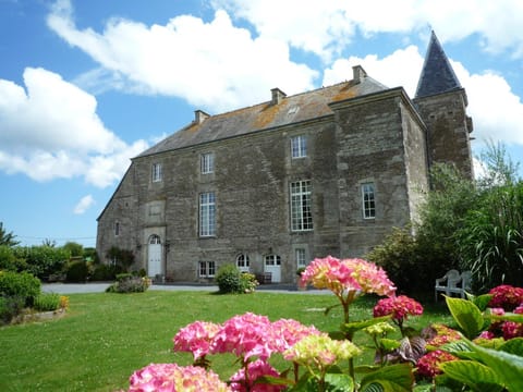 Property building, Facade/entrance, Garden