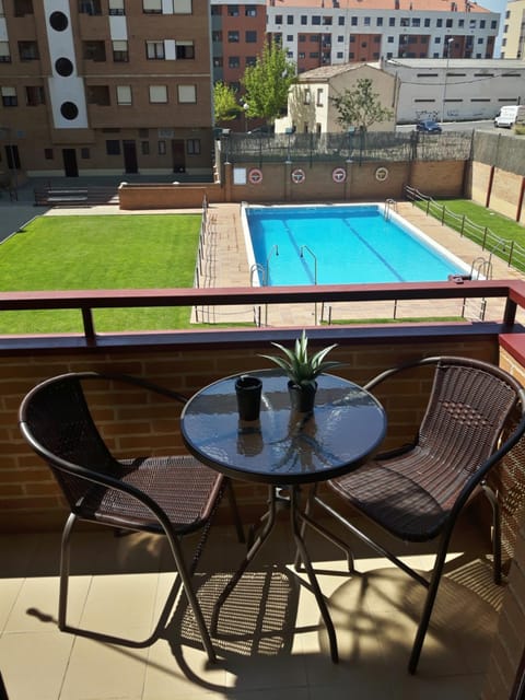 Swimming pool, Swimming pool