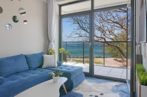 Day, Natural landscape, View (from property/room), Balcony/Terrace, Living room, Seating area, Sea view
