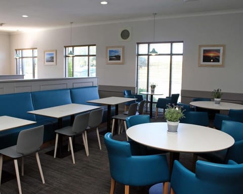 Restaurant/places to eat, Food and drinks