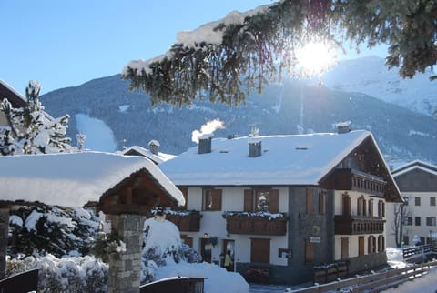 Facade/entrance, Winter