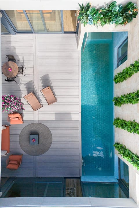 Bird's eye view, Swimming pool