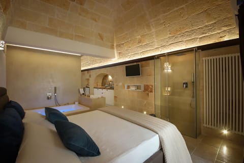 Hot Tub, Photo of the whole room, Bedroom