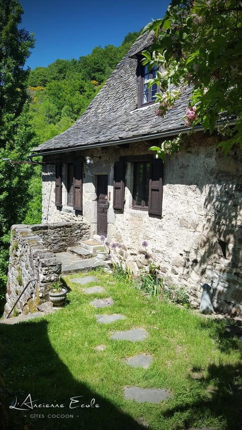 L'Ancienne Ecole House in Auvergne-Rhône-Alpes