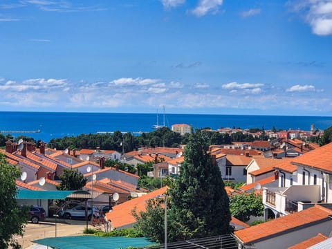 View (from property/room), City view, Landmark view, Mountain view, Sea view, Street view, Quiet street view