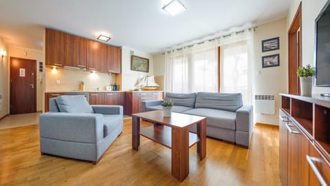 Kitchen or kitchenette, Seating area