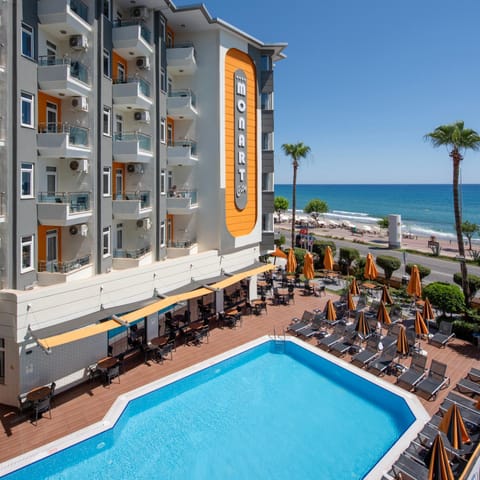 Property building, Pool view, Swimming pool, Swimming pool, Location, sunbed