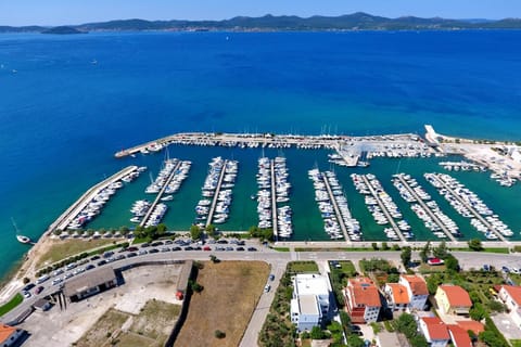 Off site, Day, Location