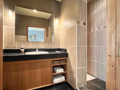 Bathroom, Photo of the whole room