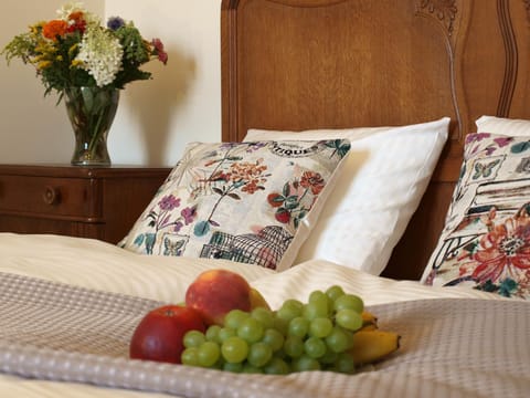 Bed, Decorative detail, Bedroom