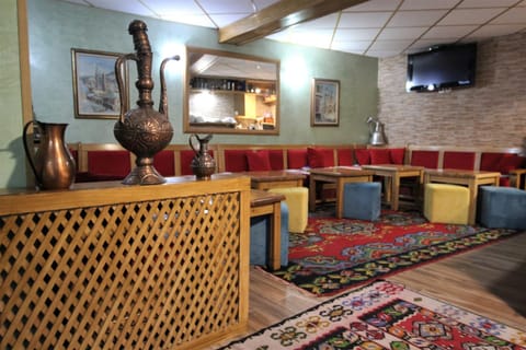 Property building, Restaurant/places to eat