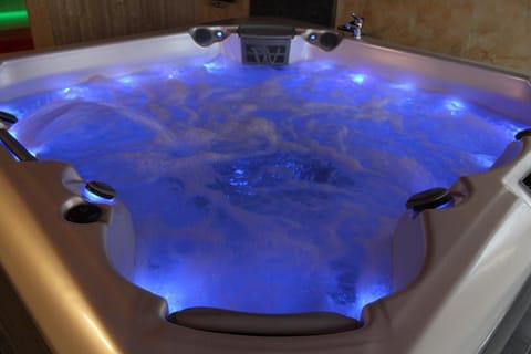 Hot Tub, Sauna