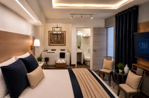 Hot Tub, Photo of the whole room, Seating area, Alcoholic drinks, Non alcoholic drinks, minibar, air conditioner