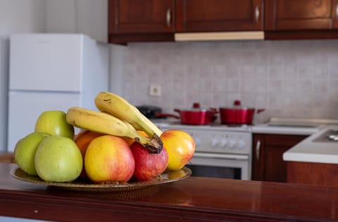 Kitchen or kitchenette, Decorative detail, Dining area