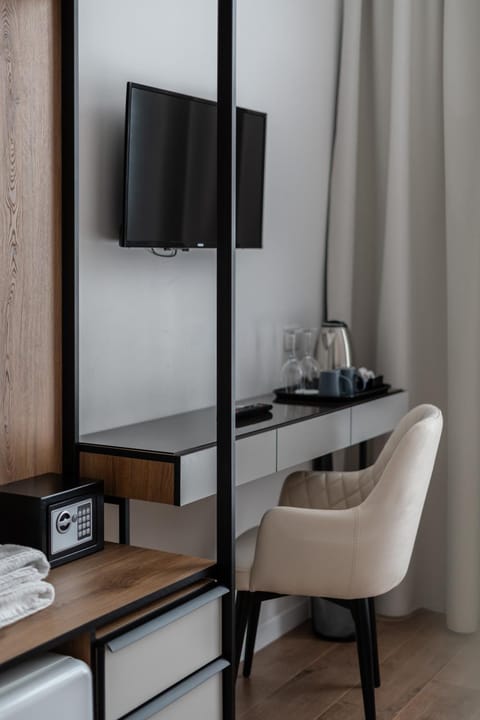 TV and multimedia, hair dresser