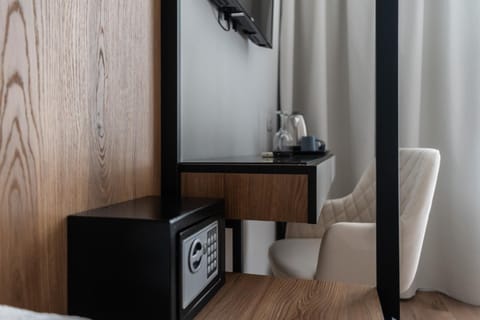 TV and multimedia, Living room, Seating area, Bedroom, hair dresser