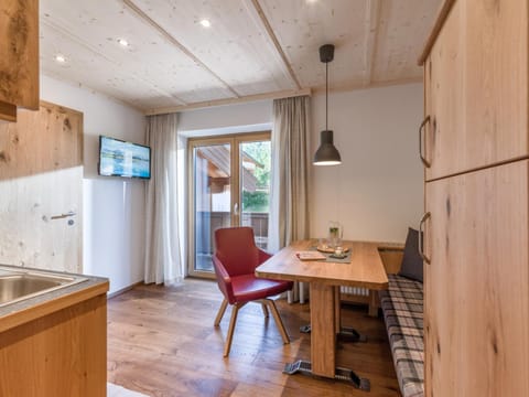 TV and multimedia, Kitchen or kitchenette, Dining area