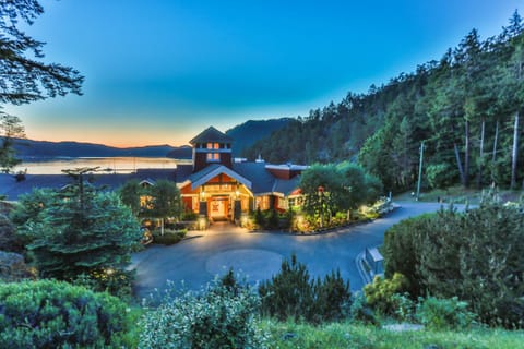 Restaurant/places to eat, Lobby or reception, Lounge or bar, Banquet/Function facilities