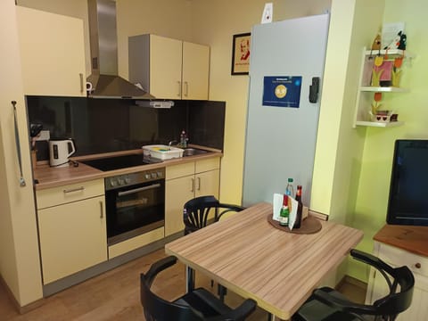 Seating area, kitchen