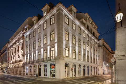 Property building, Facade/entrance, Night