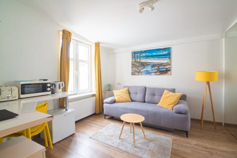 Seating area, pet friendly, toaster