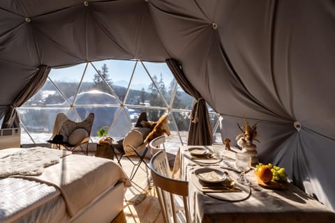 Natural landscape, View (from property/room), Balcony/Terrace, Living room, Food and drinks, Mountain view
